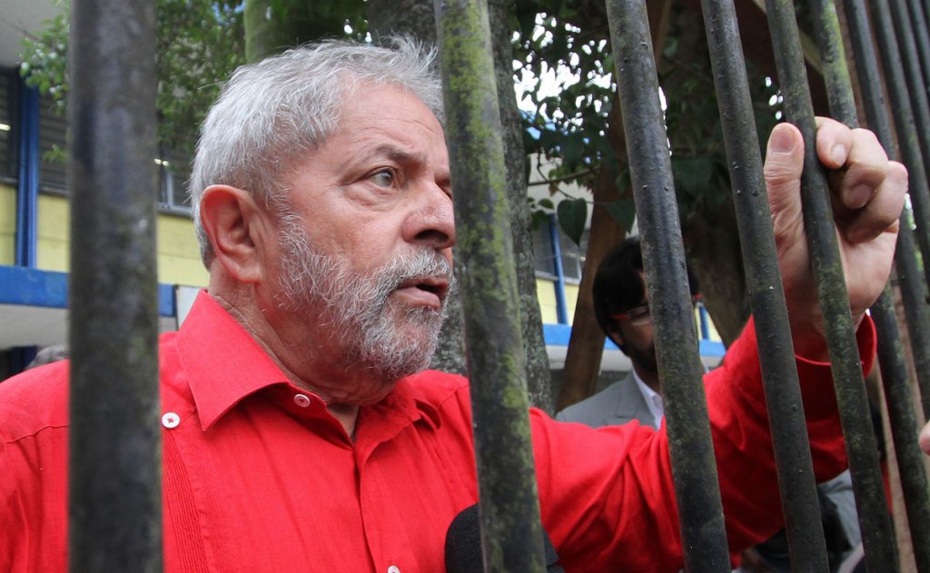 Lula deseja continuar preso, após saber que teria trabalhar fora da cadeia